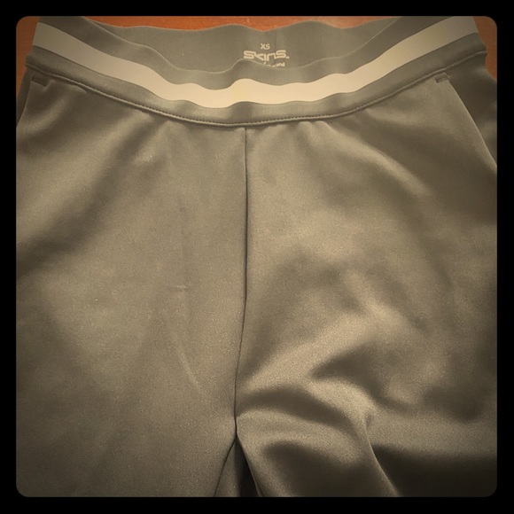 Skins Jogger. UPC 933826192842 - Picture 1 of 10